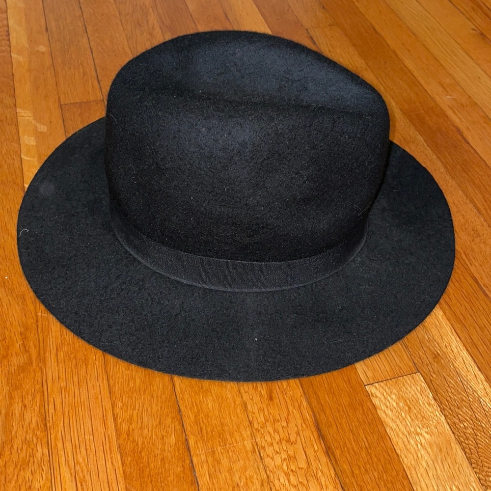 NORDSTROM: NWT black soft material fall hat